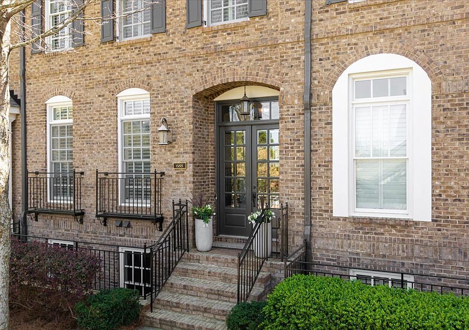 1st image of 688 Lockton Pl