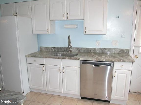 4th image of 630 Vaughn Ave