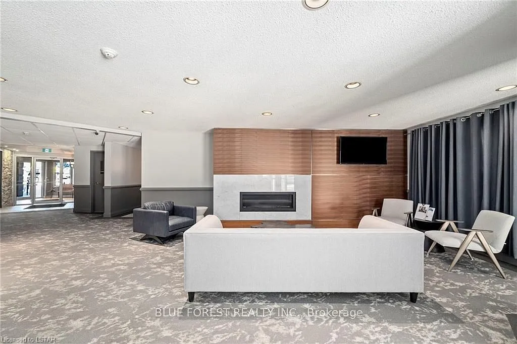 Building Photo - 1 Jacksway Cres #402