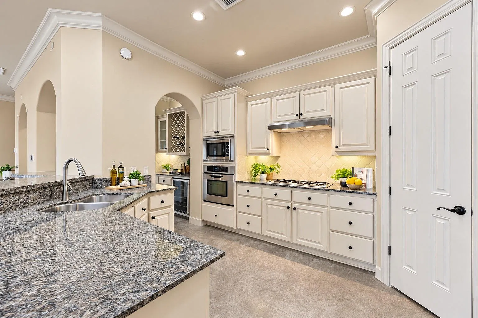 3 bed, 3.5 bath, 3076 sqft, $7,500 — Photo 3