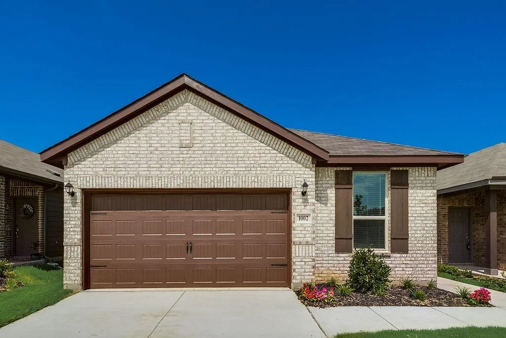 3 bed, 2.0 bath, 1593 sqft, $1,999 — Photo 3
