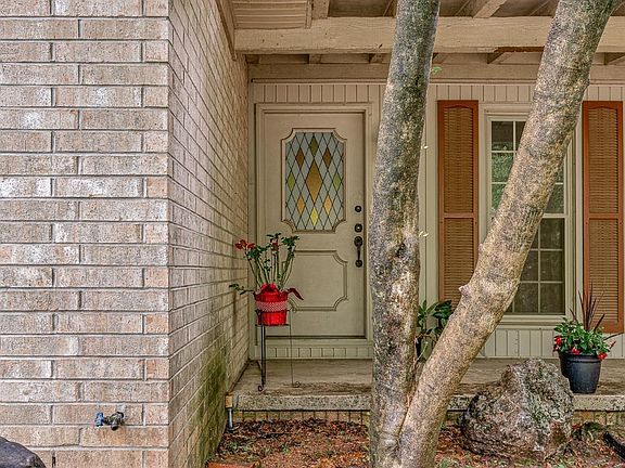 3rd image of 1402 Twin Oaks Ave