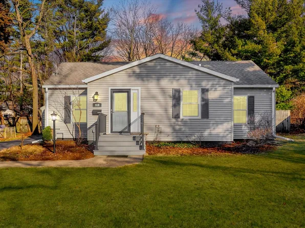 318 Elmwood Dr, Champaign, IL 61821