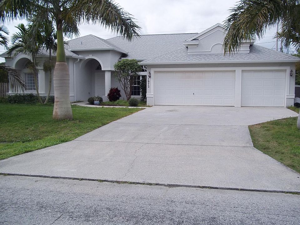 1st image of 1972 SE South Buttonwood Drive