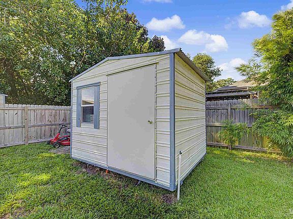 5th image of 217 Katherine Pl