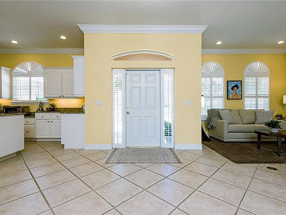 5th image of 86 Dianne Dr