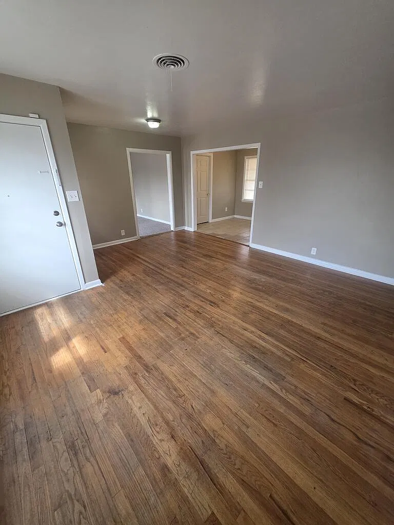 3 bed, 1.5 bath, 1360 sqft, $1,700 — Photo 4