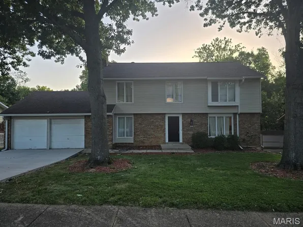 477 Ironwood Dr, Ballwin, MO 63011