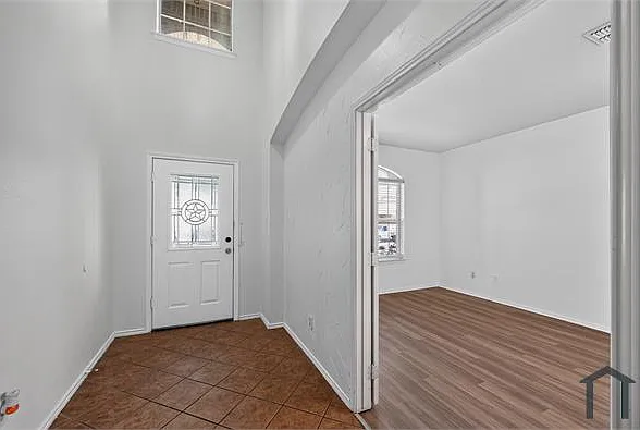1009 Youkum Ct — Photo 4