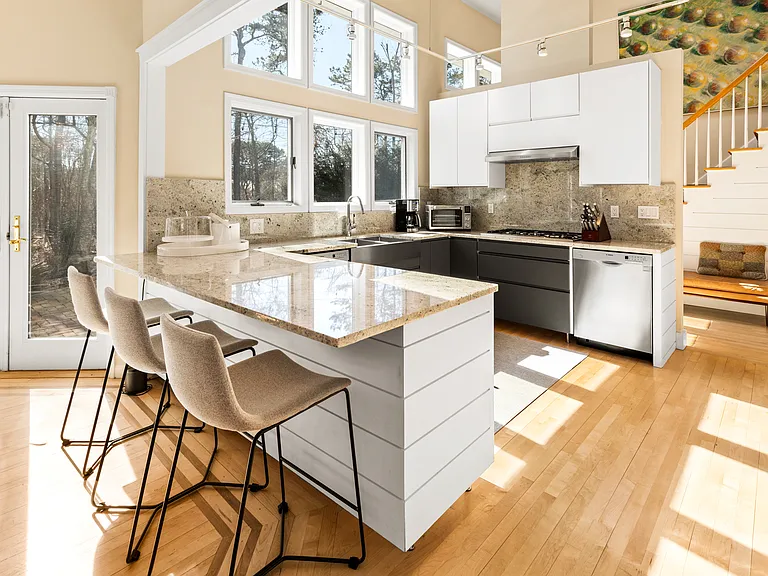 15 Farm Ln — Photo 8