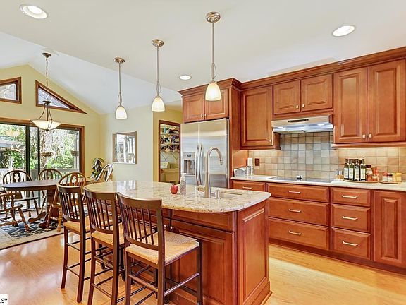 3rd image of 108 Woodhaven Dr