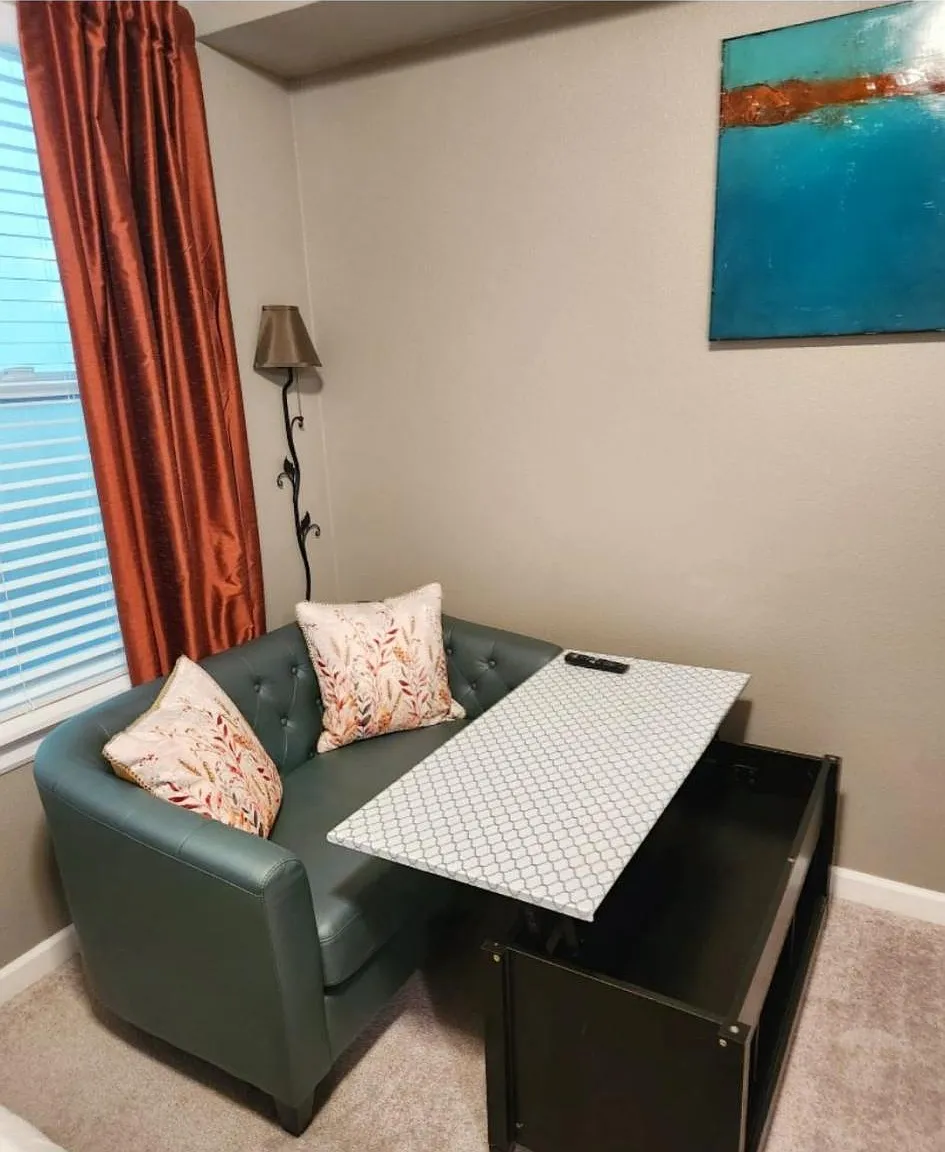 1 bed, 300 sqft, $1,100 — Photo 4