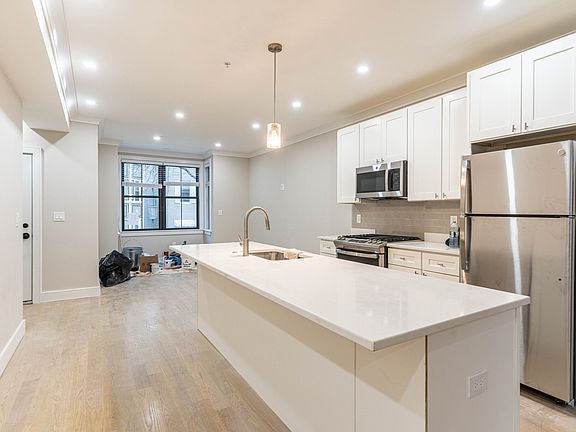 4th image of 150 Trenton St #1