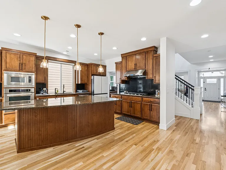 21011 SE 6th Pl — Photo 16