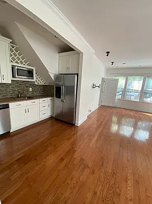 Rented by Hudson Exclusive Inc | media 11