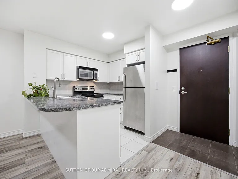 30 Grand Trunk Cres #309 — Photo 3