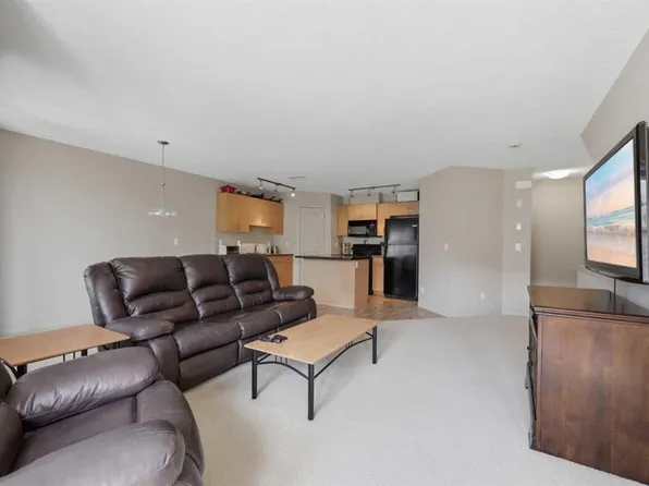 18 W Auburn Bay Cmn SE, Calgary, AB T3M 0M3