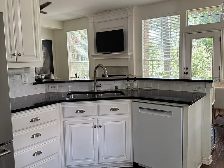 3569 Boxwood Dr — Photo 3