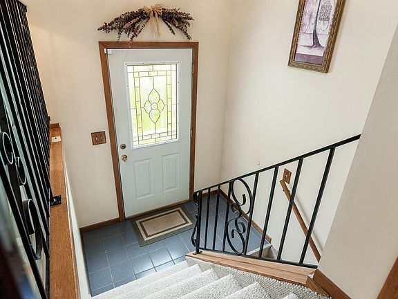 5th image of 4761 Artina Ct