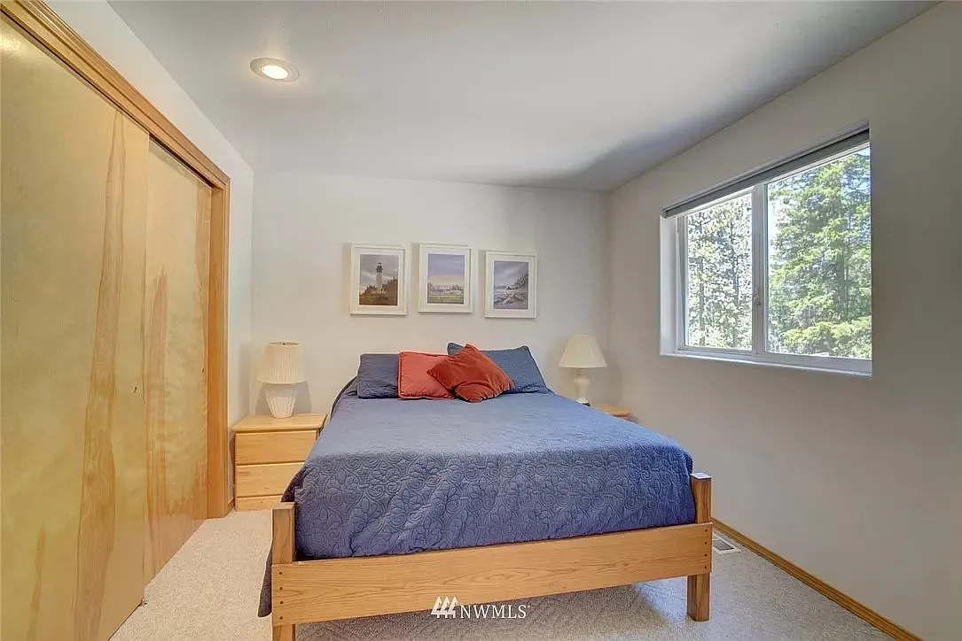 3 bed, 2300 sqft, $2,750 — Photo 4