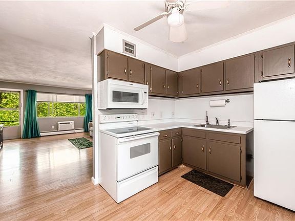 2nd image of 72 W Shore Rd APT 202