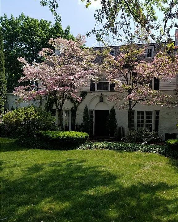 1st image of 465 Fairway Dr NE