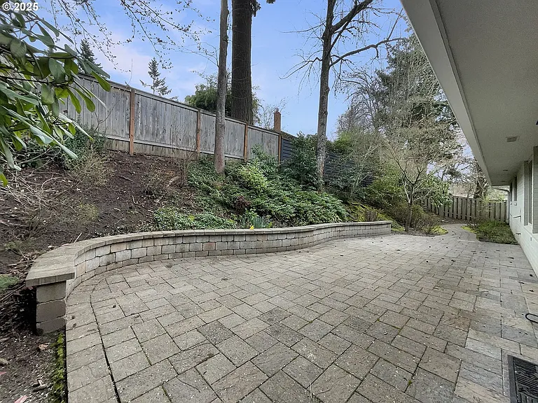 1690 Woodland Ter — Photo 21
