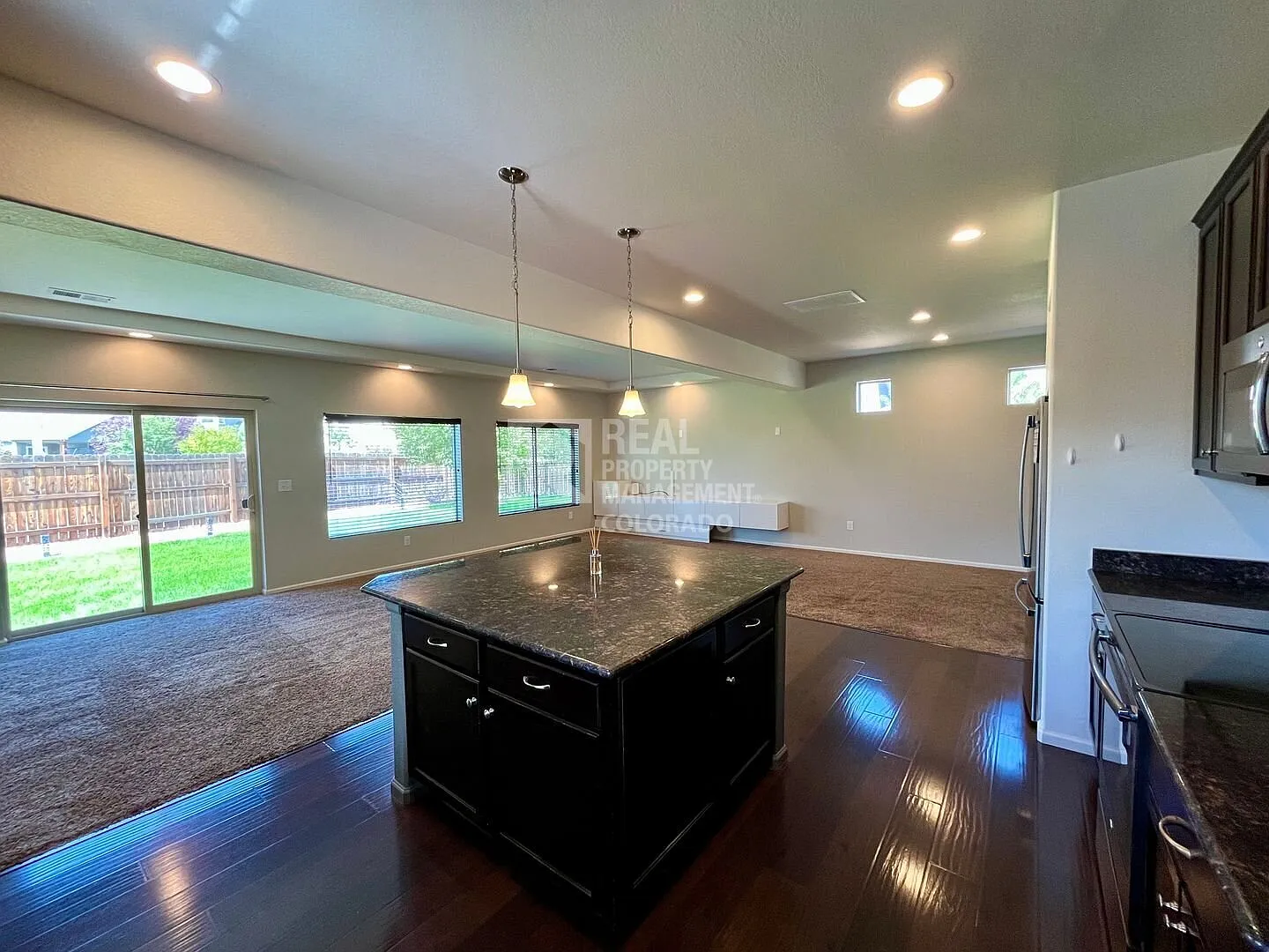 Beautiful 4-Bedroom Home with 3-Car Garage — Photo 4
