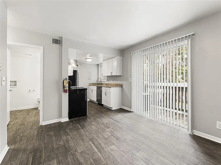 Pinewood Townhomes — Photo 5
