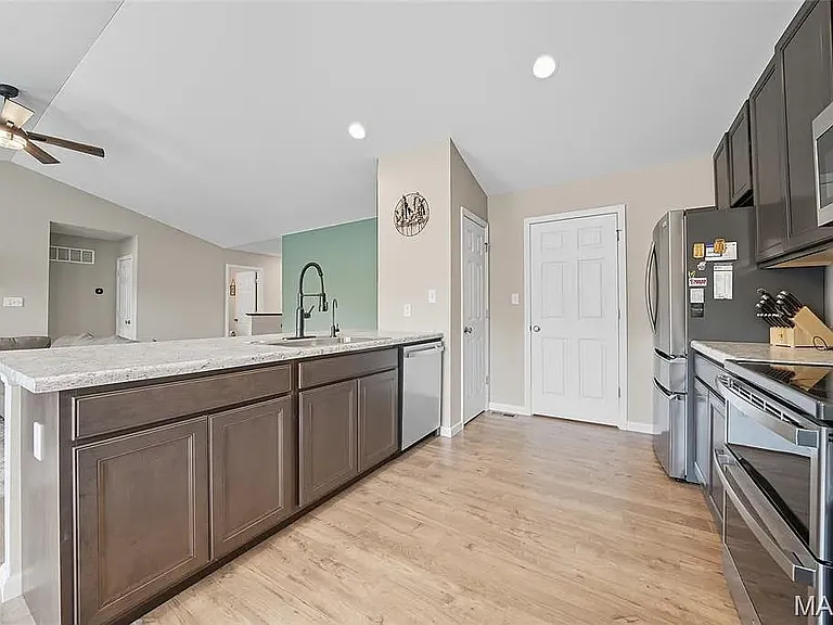 761 Creek View Dr — Photo 21