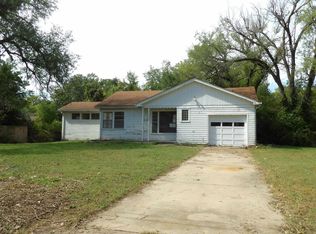 2101 S Bluff Ave, Wichita, KS 67218