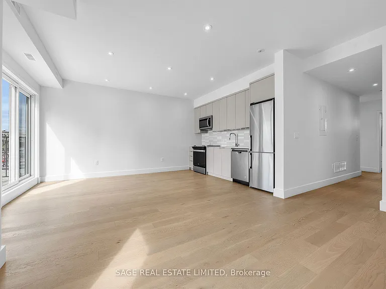 909 Castlefield Ave #3 — Photo 4