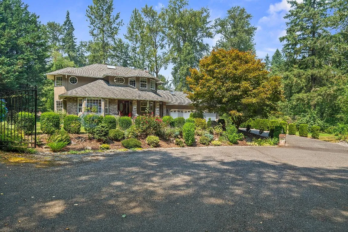 5 bed, 2.5 bath, 2520 sqft, $4,590 — Photo 1
