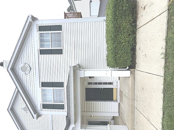 2nd image of 769 Hobart Dr