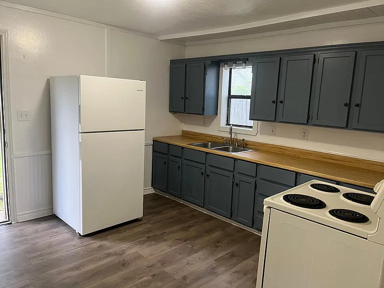 776 N Graham St — Photo 8