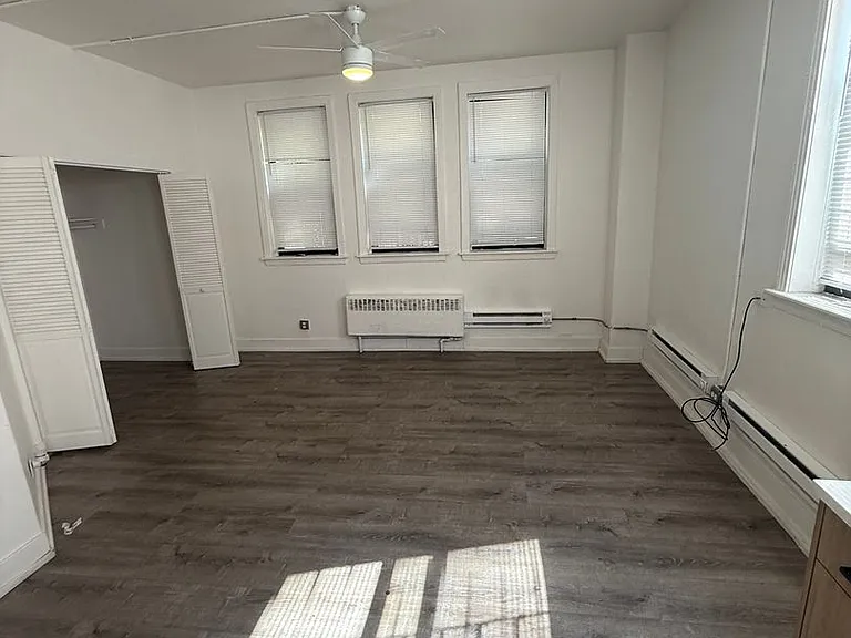 Granville Apartments — Photo 22