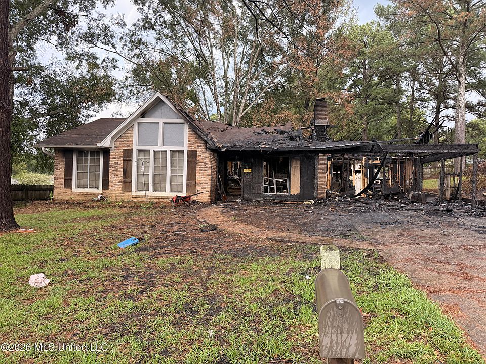 1st image of 2906 Pine Ridge Dr