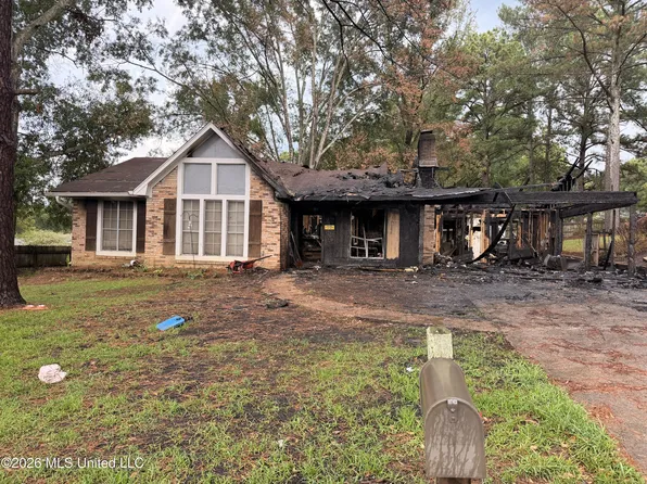 2906 Pine Ridge Dr, Pearl, MS 39208