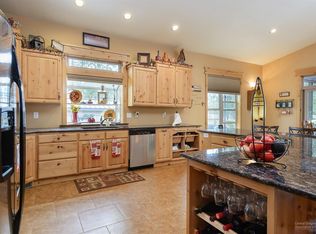 19606 Apache Rd, Bend, OR 97702