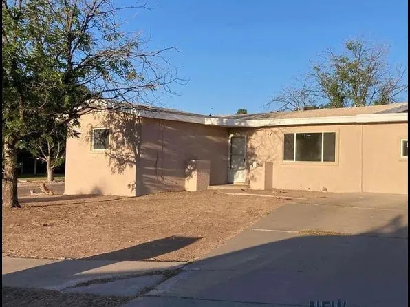 1016 Sandia St, Carlsbad, NM 88220