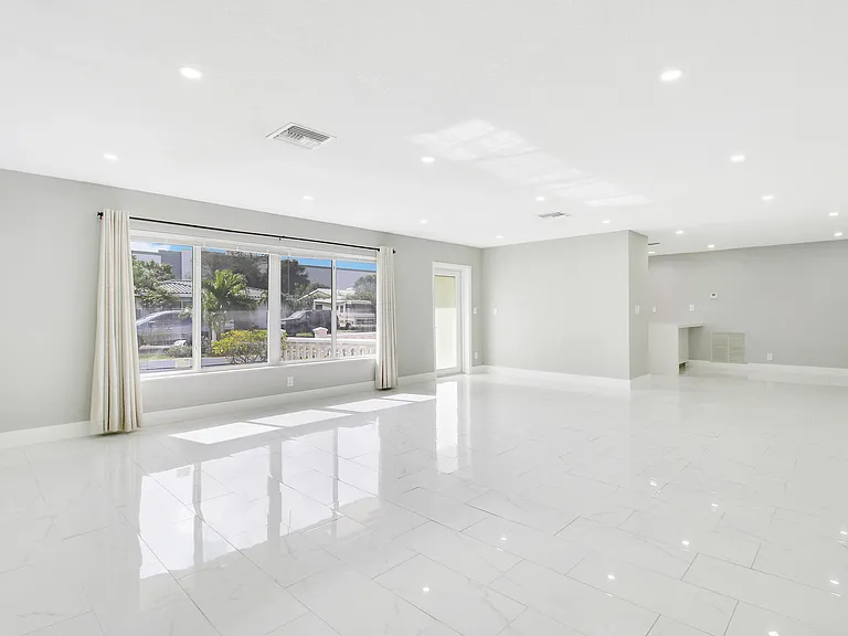 1231 SW 32nd St — Photo 7