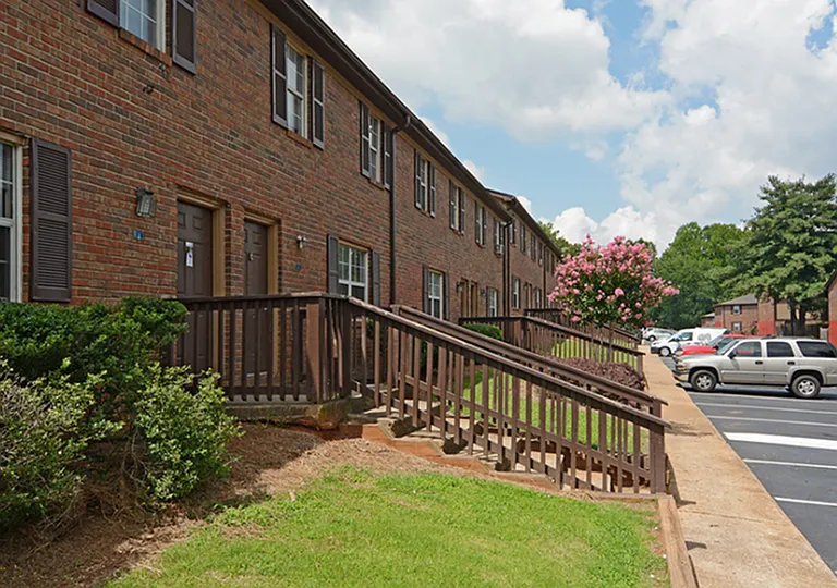 Avondale Townhomes — Photo 15