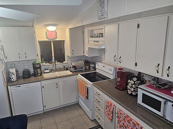 4th image of 2828 NE 49th Ave Lot 82