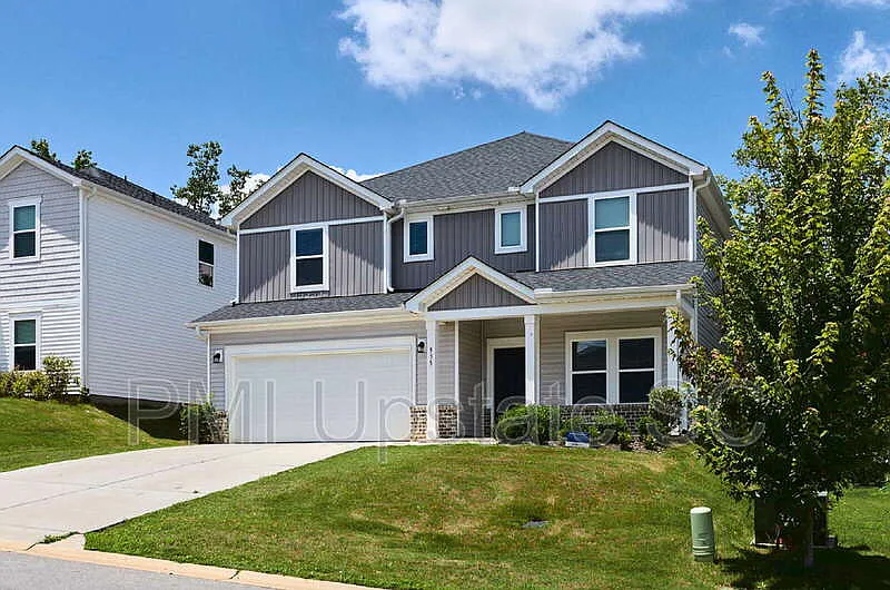 5 bed, 4.0 bath, 2937 sqft, $2,400 — Photo 2