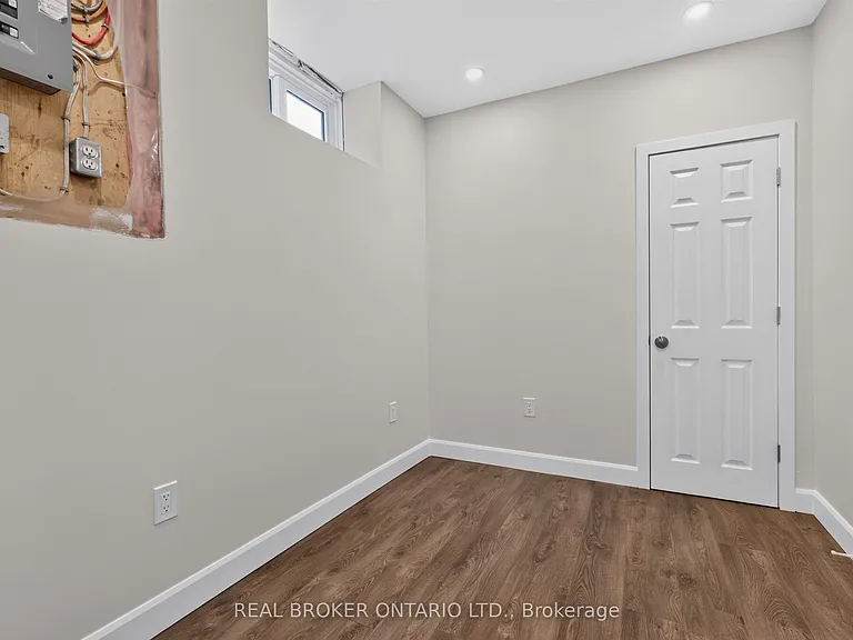 14 Mortimer Ave — Photo 31