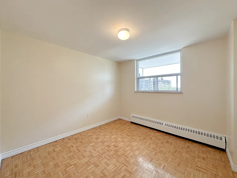 25 Paisley Blvd W — Photo 14