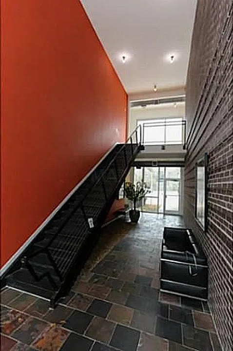 2263 Young Ave — Photo 2