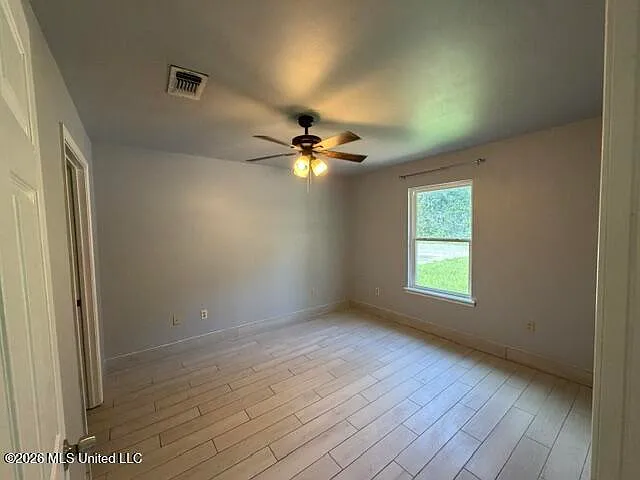 3 bed, 2.0 bath, 1000 sqft, $1,100 — Photo 2