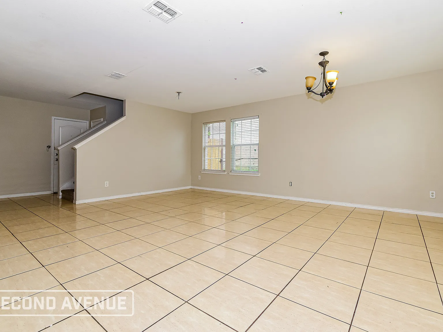 5 bed, 2.5 bath, 3072 sqft, $3,149 — Photo 4
