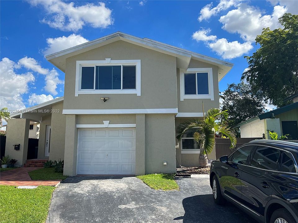 1st image of 990 NW 106th Avenue Cir